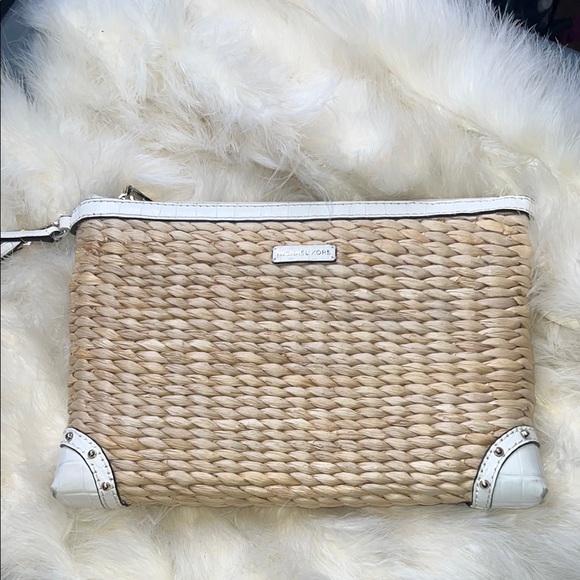 Michael Kors Malibu Woven Wicker Tan & White Chic Clutch Wristlet Purse Bag - Picture 3 of 10